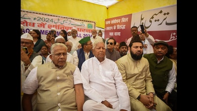 Rashtriya Janata Dal (RJD) chief Lalu Prasad Yadav, Samajwadi Party (SP) MP Mohibbullah Nadvi and All India Muslim Personal Law Board (AIMPLB) members during the latter’s dharna over the Waqf Amendment Bill 2024, in Patna, on Wednesday. (PTI) Rashtriya Janata Dal (RJD) chief Lalu Prasad Yadav, Samajwadi Party (SP) MP Mohibbullah Nadvi and All India Muslim Personal Law Board (AIMPLB) members during the latter’s dharna over the Waqf Amendment Bill 2024, in Patna, on Wednesday. (PTI)