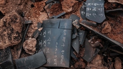 There is a glimmer of hope for containment as firefighting efforts are anticipated to continue throughout the week, with 5–10 millimeters of rain predicted for Thursday. In pic: Cracked roof tiles remain after most of the buildings were burned to the ground in a wildfire at Gounsa Temple in Uiseong on March 26, 2025. (AFP) There is a glimmer of hope for containment as firefighting efforts are anticipated to continue throughout the week, with 5–10 millimeters of rain predicted for Thursday. In pic: Cracked roof tiles remain after most of the buildings were burned to the ground in a wildfire at Gounsa Temple in Uiseong on March 26, 2025. (AFP)