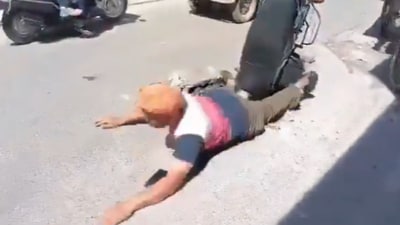 A motorcyclist fell into an open manhole on a busy Punjab road, shocking internet. (X/@gharkekalesh) A motorcyclist fell into an open manhole on a busy Punjab road, shocking internet. (X/@gharkekalesh)
