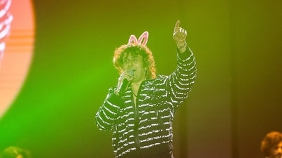Sonu Nigam dismisses reports of stones hurled at him during DTU concert.