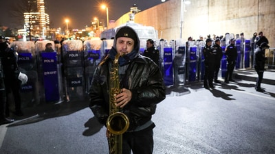 Ozgur Ozel, the leader of the Republican People's Party (CHP), has said that a massive demonstration will take place on Saturday in the Maltepe neighbourhood of Istanbul. In pic: A person plays saxophone as police officers stand guard, during a protest against the arrest of Istanbul Mayor Ekrem Imamoglu.  (REUTERS)