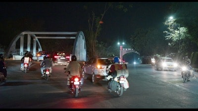 The New Katai Wala Pul ready for traffic in Lucknow. (HT Photo)