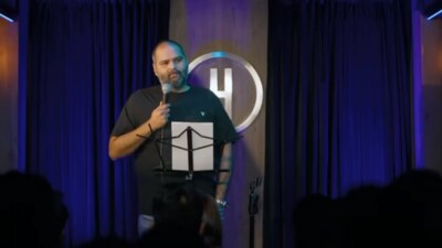 Kunal Kamra, without taking names, seemingly mocked Eknath Shinde by modifying a song from 'Dil Toh Pagal Hai' movie. (Screengrab/X/@kunalkamra88) Kunal Kamra, without taking names, seemingly mocked Eknath Shinde by modifying a song from 'Dil Toh Pagal Hai' movie. (Screengrab/X/@kunalkamra88)