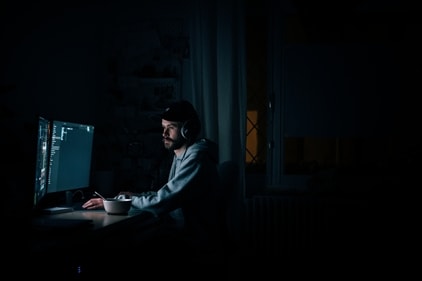 Late night use of electronic media devices can cause male infertility. (Photo by Jonas Leupe on Unsplash ) Late night use of electronic media devices can cause male infertility. (Photo by Jonas Leupe on Unsplash )