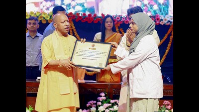 CM distributes appointment letters to 283 candidates selected in AYUSH and FSL (PTI) CM distributes appointment letters to 283 candidates selected in AYUSH and FSL (PTI)