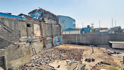 Mumbai, India. Mar 26, 2025: The Brihanmumbai Municipal Corporation (BMC) demolished an illegal structure at Mahatma Phule Nagar in the Worli area of Mumbai. Mumbai, India. 26, 2025. (Photo By Raju Shinde/HT Photo) (Hindustan Times) Mumbai, India. Mar 26, 2025: The Brihanmumbai Municipal Corporation (BMC) demolished an illegal structure at Mahatma Phule Nagar in the Worli area of Mumbai. Mumbai, India. 26, 2025. (Photo By Raju Shinde/HT Photo) (Hindustan Times)