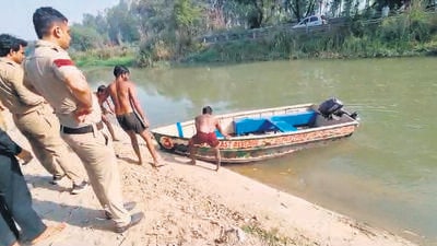 Police launch a search operation. (HT) Police launch a search operation. (HT)