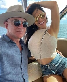 Jeff Bezos, Lauren Sánchez on Italian yacht (laurensanchez/ Instagram) Jeff Bezos, Lauren Sánchez on Italian yacht (laurensanchez/ Instagram)