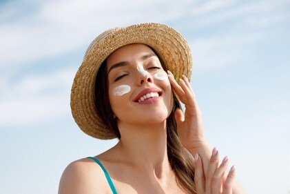 Opt for oil-free, gel-based sunscreen. (Shutterstock) Opt for oil-free, gel-based sunscreen. (Shutterstock)