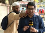 During a live report, a passerby fixed a Bangladeshi journalist’s collar, sparking viral praise for the unexpected yet heartwarming gesture.