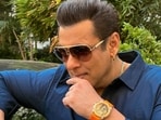 Salman Khan flaunts his <span class='webrupee'>₹</span>34 lakh Ram Janmabhoomi limited edition watch. Salman Khan flaunts his <span class='webrupee'>₹</span>34 lakh Ram Janmabhoomi limited edition watch.