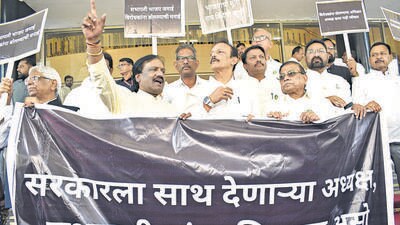 Mumbai, India - March 20, 2025: MLA's and MLC's of Congress and Shiv Sena (Uddhav Faction), during budget assembly session at Vidhan Bhavan, in Mumbai, India, on Thursday, March 20, 2025. (Photo by Anshuman Poyrekar/ Hindustan Times) (Hindustan Times) Mumbai, India - March 20, 2025: MLA's and MLC's of Congress and Shiv Sena (Uddhav Faction), during budget assembly session at Vidhan Bhavan, in Mumbai, India, on Thursday, March 20, 2025. (Photo by Anshuman Poyrekar/ Hindustan Times) (Hindustan Times)