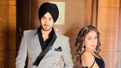 Neha Kakkar and Rohanpreet Singh pose together. Neha Kakkar and Rohanpreet Singh pose together.