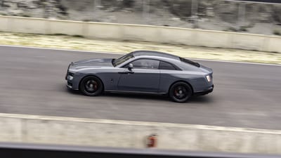 The Black Badge Spectre offers an Infinity Mode that unleashes the complete 659 bhp power output for improved throttle response. Additionally, the electric coupe features a Spirited Mode that enables swift acceleration by momentarily boosting torque to 1,075 Nm, achieving a 0-100 kmph time of 4.1 seconds. The Black Badge Spectre offers an Infinity Mode that unleashes the complete 659 bhp power output for improved throttle response. Additionally, the electric coupe features a Spirited Mode that enables swift acceleration by momentarily boosting torque to 1,075 Nm, achieving a 0-100 kmph time of 4.1 seconds.