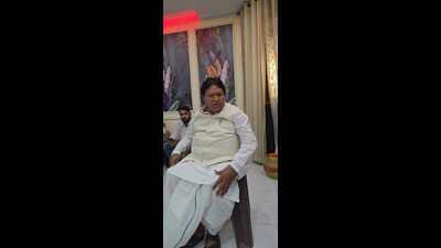 Samajwadi Party Rajya Sabha MP Ramjilal Suman at his residence in Agra on Friday.  (HT Photo)