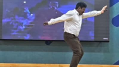 Bengaluru professor went viral after dancing to MJ's Thriller during a lecture. (Instagram/ajdiaries)
