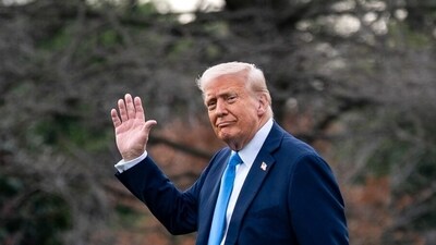 A federal judge has blocked the Trump administration from deporting immigrants to third-countries (Bloomberg) A federal judge has blocked the Trump administration from deporting immigrants to third-countries (Bloomberg)
