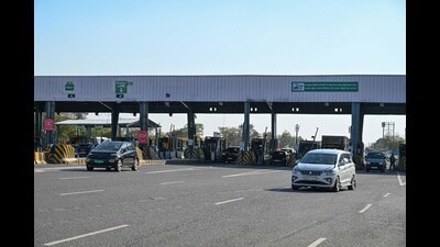 The National Highways Authority of India (NHAI) has not increased the toll charges for private cars and jeeps in its annual toll revision exercise, which is due to come into force from April 1 at the Kherki Daula toll plaza in Gurugram. (HT PHOTO) The National Highways Authority of India (NHAI) has not increased the toll charges for private cars and jeeps in its annual toll revision exercise, which is due to come into force from April 1 at the Kherki Daula toll plaza in Gurugram. (HT PHOTO)