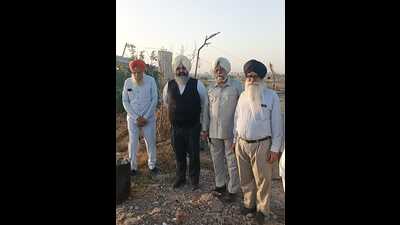 The local commissioner appointed by the Punjab and Haryana high court visited the Mohali Phase 8 dumping ground on Friday to verify the progress of disposal work. (HT Photo)