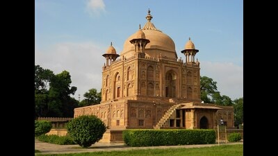 Tomb of Nisar Begum at Khusro Bagh in Prayagraj. (HT ) Tomb of Nisar Begum at Khusro Bagh in Prayagraj. (HT )