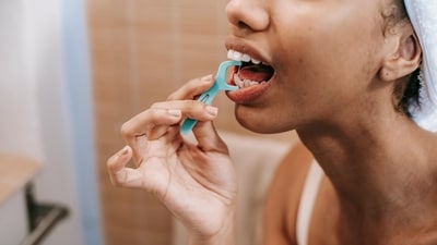 Whether to floss before or after brushing has left many confused. (Pexels) Whether to floss before or after brushing has left many confused. (Pexels)