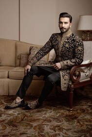 Ranveer Singh’s regal velvet sherwani (Pinterest) Ranveer Singh’s regal velvet sherwani (Pinterest)