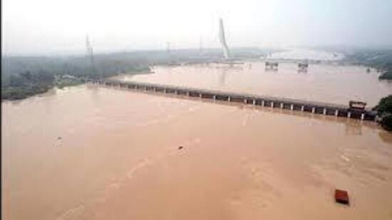 As per timelines given by various states under the Yamuna Action Plan, the pollution in the Yamuna is likely to be addressed by December 2027. (HT FIle)