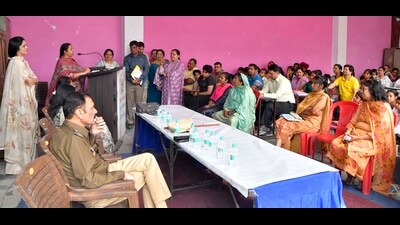 District education officer (elementary) Ravinder Kaur addressing the parents on the occasion of PTM at Government School, Cemetery Road in Ludhiana on Saturday. (Manish/HT) District education officer (elementary) Ravinder Kaur addressing the parents on the occasion of PTM at Government School, Cemetery Road in Ludhiana on Saturday. (Manish/HT)
