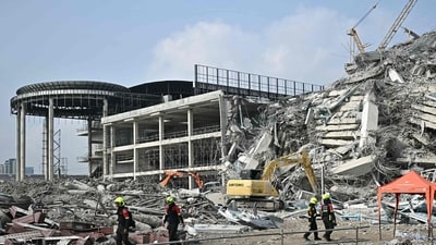 Rescuers dug through the rubble of collapsed buildings on March 29 in a desperate search for survivors after a huge earthquake hit Myanmar and Thailand. (AFP) Rescuers dug through the rubble of collapsed buildings on March 29 in a desperate search for survivors after a huge earthquake hit Myanmar and Thailand. (AFP)