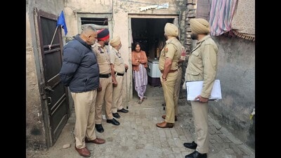 Under pan-Punjab CAS operation, the Police conducted early morning searches at various locations in the city and surrounding areas in Ludhiana on Saturday, March 29, 2025. (HT Photo)