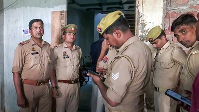 Sambhal, Mar 25 (ANI): Uttar Pradesh Police SIT team arrives at the residence of Samajwadi Party MP from Sambhal, Zia ur Rehman Barq, to hand over a notice, in Sambhal on Tuesday. (ANI Photo) (ANI) Sambhal, Mar 25 (ANI): Uttar Pradesh Police SIT team arrives at the residence of Samajwadi Party MP from Sambhal, Zia ur Rehman Barq, to hand over a notice, in Sambhal on Tuesday. (ANI Photo) (ANI)