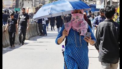 A woman covering her face due to the scorching sun (Sourced)