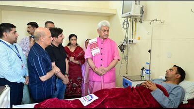 J&K lieutenant governor Manoj Sinha at the Government Medical College and Hospital, Jammu, on Sunday. (HT Photo)
