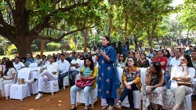 Mumbai, India, Mar 29, 2025:The South Mumbai Residents' Association held a public meeting at Priyadarshni Park to discuss pollution and environmental concerns in South Mumbai. The meeting featured Siddhesh Kadam, Chairman of the Maharashtra Pollution Control Board, and Milind Deora, Member of Parliament in the Rajya Sabha, who addressed the residents and collaborated on beneficial initiatives for the area. Mumbai, India. Mar 29, 2025. (Photo by Raju Shinde/HT Photo) (Hindustan Times) Mumbai, India, Mar 29, 2025:The South Mumbai Residents' Association held a public meeting at Priyadarshni Park to discuss pollution and environmental concerns in South Mumbai. The meeting featured Siddhesh Kadam, Chairman of the Maharashtra Pollution Control Board, and Milind Deora, Member of Parliament in the Rajya Sabha, who addressed the residents and collaborated on beneficial initiatives for the area. Mumbai, India. Mar 29, 2025. (Photo by Raju Shinde/HT Photo) (Hindustan Times)