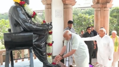 Nagpur: Prime Minister Narendra Modi pays tribute to RSS founder KB Hedgewar at his memorial, in Nagpur, Sunday, March 30, 2025. RSS chief Mohan Bhagwat is also seen. (PTI) Nagpur: Prime Minister Narendra Modi pays tribute to RSS founder KB Hedgewar at his memorial, in Nagpur, Sunday, March 30, 2025. RSS chief Mohan Bhagwat is also seen. (PTI)