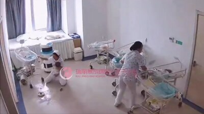 Two nurses at the maternity ward of Jingcheng Hospital in Yunnan province try holding the creches of newborns. (@tongbingxue) Two nurses at the maternity ward of Jingcheng Hospital in Yunnan province try holding the creches of newborns. (@tongbingxue)