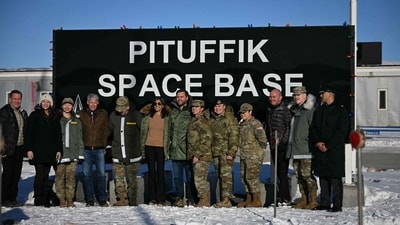 Usha and JD Vance arrived at the US military's Pituffik Space Base in Greenland on Friday. An initial three-day trip to the semi-autonomous Danish region caused a stir among Greenlanders and Danes, who were annoyed that the travel plans were announced without prior consultation. As a result, the tour plans were revised. (AFP) Usha and JD Vance arrived at the US military's Pituffik Space Base in Greenland on Friday. An initial three-day trip to the semi-autonomous Danish region caused a stir among Greenlanders and Danes, who were annoyed that the travel plans were announced without prior consultation. As a result, the tour plans were revised. (AFP)