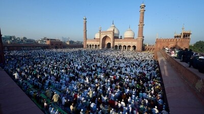 The Jama Masjid in Delhi has a capacity to accommodate approximately 25,000 worshippers in its expansive courtyard. The mosque is a masterpiece of Indo-Islamic architecture, built with marble and red sandstone by Mughal Emperor Shah Jahan. (Raj K Raj/HT) The Jama Masjid in Delhi has a capacity to accommodate approximately 25,000 worshippers in its expansive courtyard. The mosque is a masterpiece of Indo-Islamic architecture, built with marble and red sandstone by Mughal Emperor Shah Jahan. (Raj K Raj/HT)