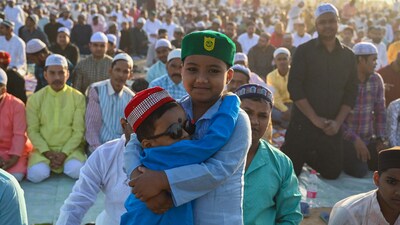 Devotees gather to offer Eid prayers at a ground in sector-29 near Leisure Valley Park in Gurugram. The Haryana government on Sunday declared Eid-Ul-Fitr as a holiday on March 31 for private offices or institutions which follows the list of gazetted holidays meant for public offices. (Parveen Kumar/HT) Devotees gather to offer Eid prayers at a ground in sector-29 near Leisure Valley Park in Gurugram. The Haryana government on Sunday declared Eid-Ul-Fitr as a holiday on March 31 for private offices or institutions which follows the list of gazetted holidays meant for public offices. (Parveen Kumar/HT)