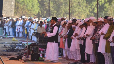 Devotees gather to offer Eid prayers at a ground in sector-29 near Leisure Valley Park in Gurugram. The state government said that in case an employee has already exhausted his/her restricted holidays, an additional restricted holiday shall be allowed. (Parveen Kumar/HT) Devotees gather to offer Eid prayers at a ground in sector-29 near Leisure Valley Park in Gurugram. The state government said that in case an employee has already exhausted his/her restricted holidays, an additional restricted holiday shall be allowed. (Parveen Kumar/HT)