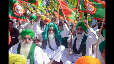 Farmers stage a protest outside minister Dr Balbir Singh's residence in Patiala on Monday. (ANI) Farmers stage a protest outside minister Dr Balbir Singh's residence in Patiala on Monday. (ANI)