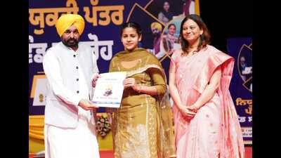 Addressing an event to distribute appointment letters to over 700 newly recruited teachers, Punjab chief minister Bhagwant Singh Mann congratulated them and expressed hope that they would discharge their duties sincerely. (HT Photo)