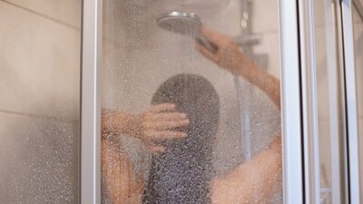 Expert shared insights on skin health's impact from daily shower. (Freepik) Expert shared insights on skin health's impact from daily shower. (Freepik)