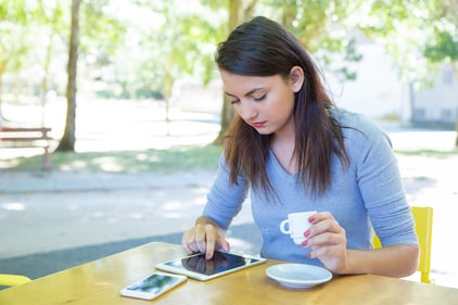 Don't continuously check your phone! (Freepik) Don't continuously check your phone! (Freepik)
