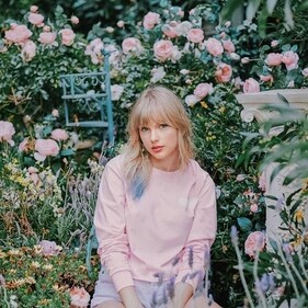 Lover era: Pastels and soft romance (Pinterest) Lover era: Pastels and soft romance (Pinterest)