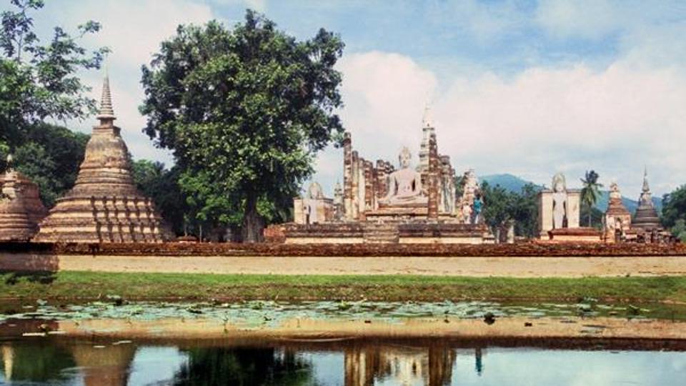 Wat Phra Si Sanphet, Ayutthaya, 15th Century CE, Thailand. (Benoy K Behl) Wat Phra Si Sanphet, Ayutthaya, 15th Century CE, Thailand. (Benoy K Behl)