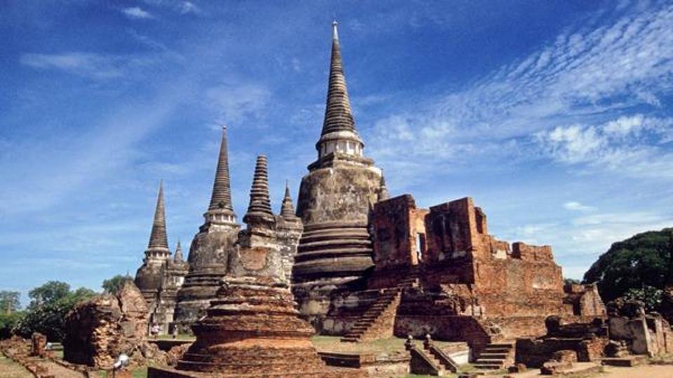 Seated Buddhas, Wat Chaiwatthanaram, Ayutthaya, 17th Century CE, Thailand (Benoy K Behl) Seated Buddhas, Wat Chaiwatthanaram, Ayutthaya, 17th Century CE, Thailand (Benoy K Behl)