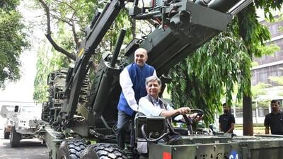 Baba Kalyani, CMD, Bharat Forge and Amit Kalyani with ATAGS (Advanced Towed Artillery Gun System) at Bharat Forge company at Mundhwa. (HT PHOTO)