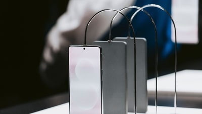 Here’s a detailed comparison between Galaxy S25 Ultra and the Galaxy S25 Edge. (Bloomberg)