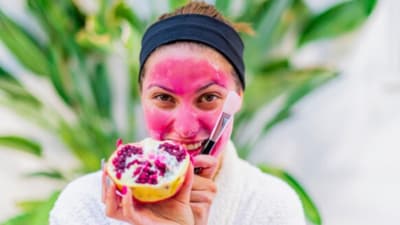 Beware! Fruits high in acidity can irritate the skin, leading to redness and itching. (Freepik) Beware! Fruits high in acidity can irritate the skin, leading to redness and itching. (Freepik)